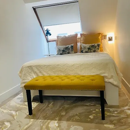 Gonzalez Del Valle *