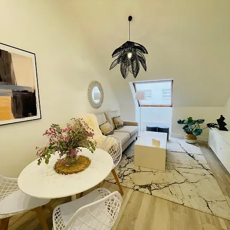 Gonzalez Del Valle *