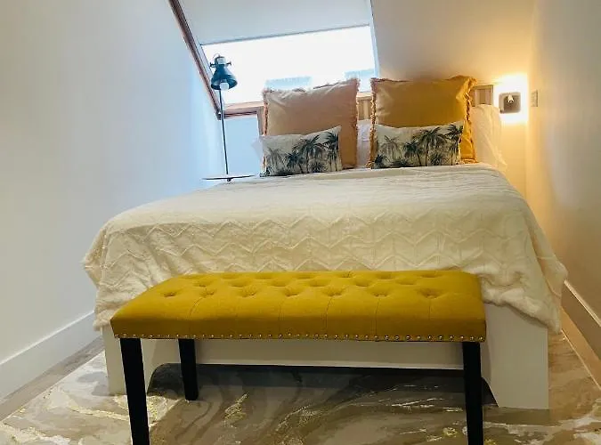 Gonzalez Del Valle *